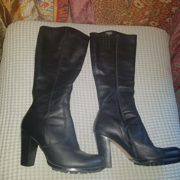 Gorgeous Fitzwell Boots - Picture 1 of 10